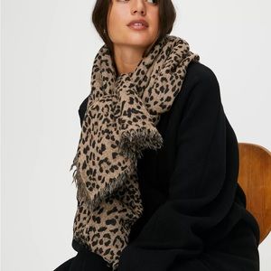 Aritzia Wilfred Blanket Scarf - Cheetah